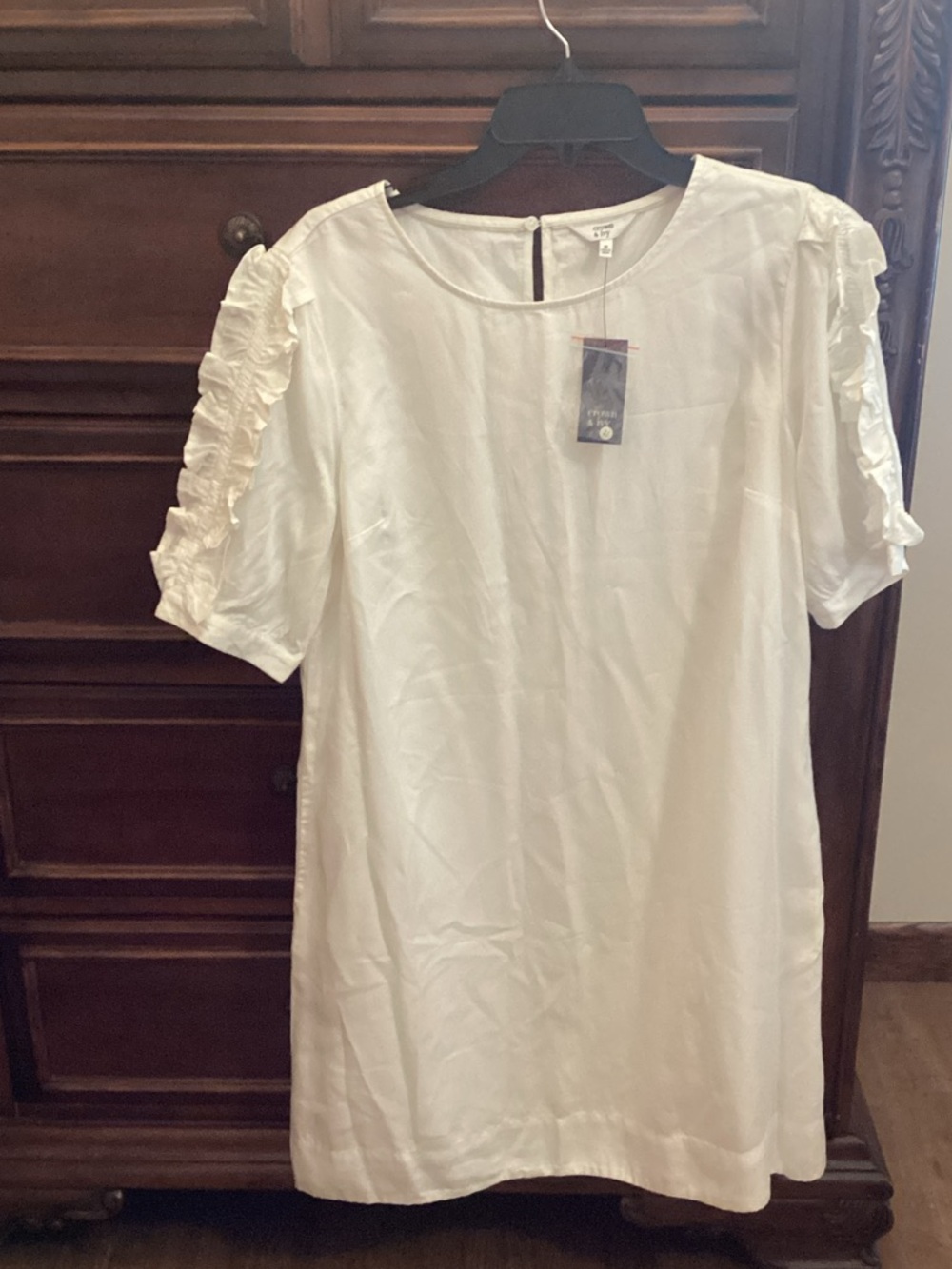 Classic White Midi Shift Dress with Ruffle Sleeve Detail